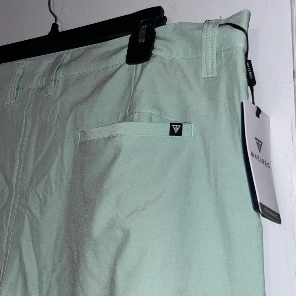 NWT MAELREG Performance Proflex Golf Shorts Size 38 X 7 in Mint Green